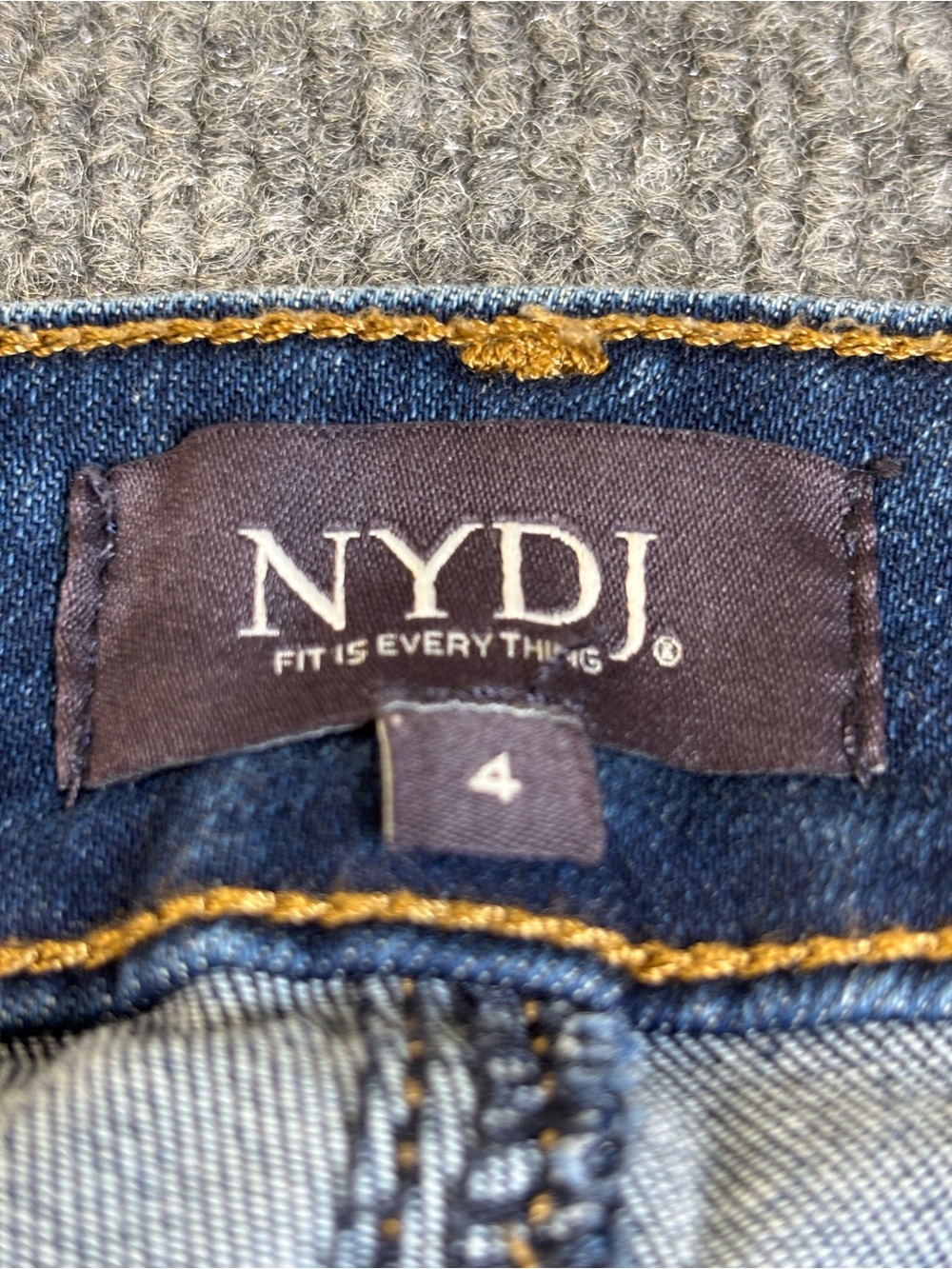 NYDJ Marilyn Straight Jeans Size 4 Quinn Blue Lift Tuck Stretch Denim EUC - Picture 4 of 11